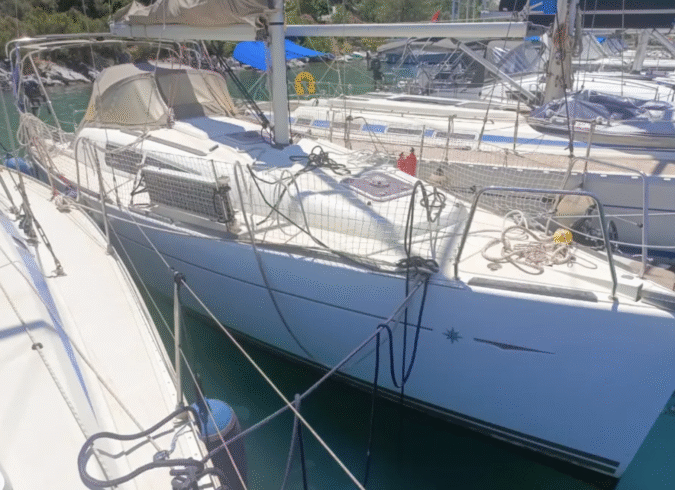 2011 Jeanneau 33i – Sailing Yacht for Sale